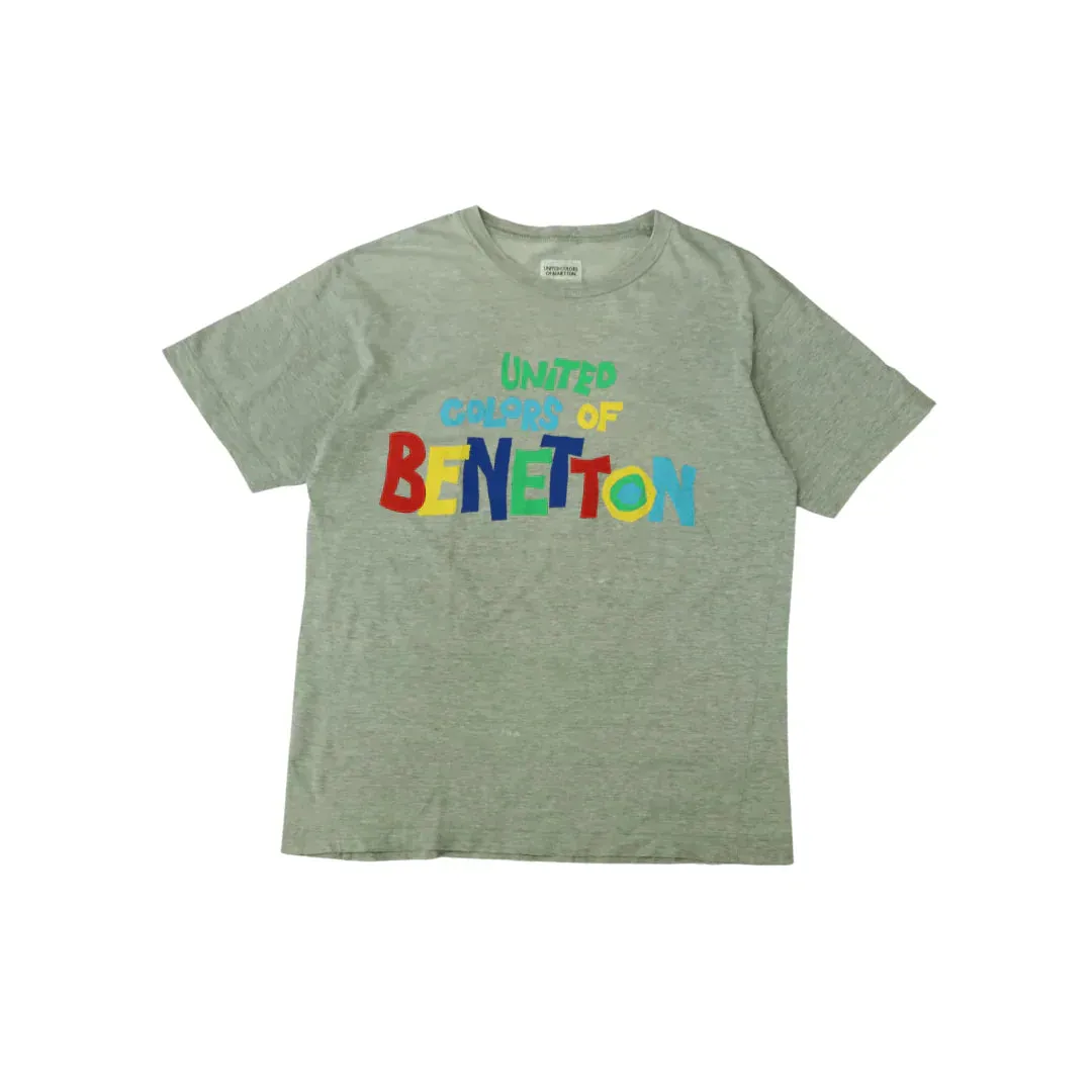 BENETTON SPELLOUT GREY TEE  (M)
