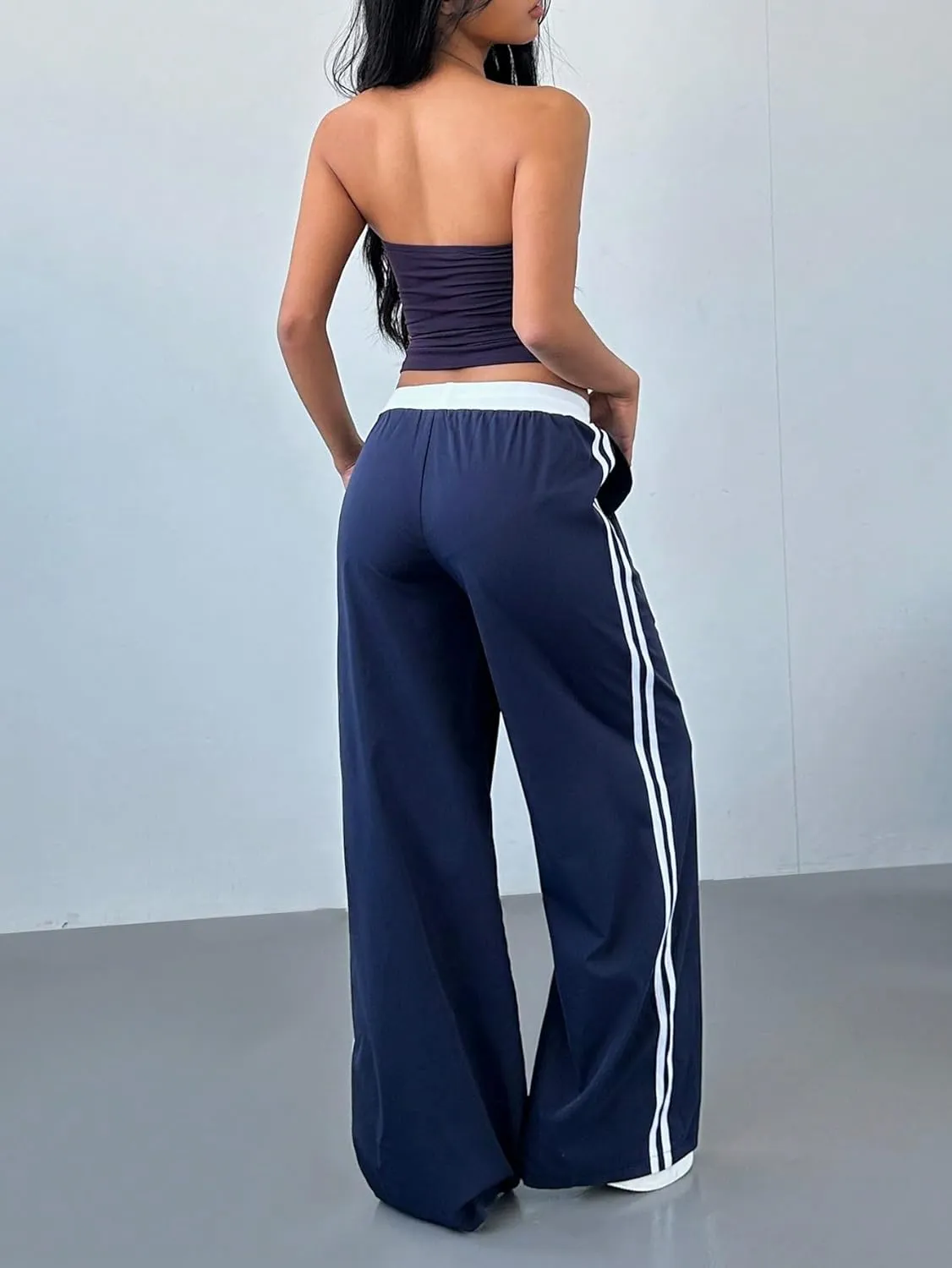 WDIRARA Women's Wide Leg Baggy Sweatpants Side Striped Number Graphic Track Pants with Pockets