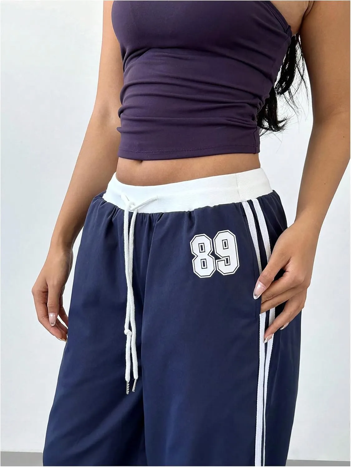 WDIRARA Women's Wide Leg Baggy Sweatpants Side Striped Number Graphic Track Pants with Pockets