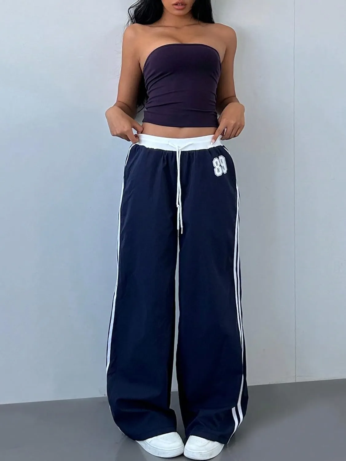 WDIRARA Women's Wide Leg Baggy Sweatpants Side Striped Number Graphic Track Pants with Pockets